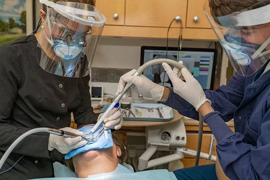 BCOH_EckFoto_Dental_Procedure_Root_Canal_Therapy1